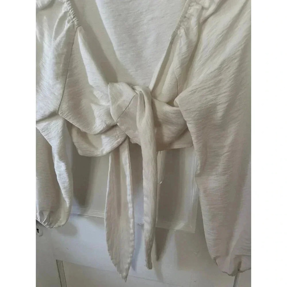 Fashion nova women’s size extra large, white cropped blouse - Picture 3 of 8